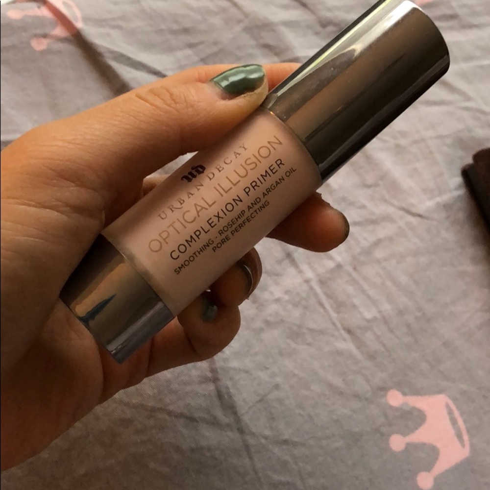 Eye primer